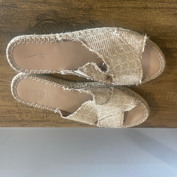 Summer sandals - Picture 2 of 3